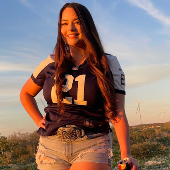 Meet your Posher, Michelle - Picture 1 of 1